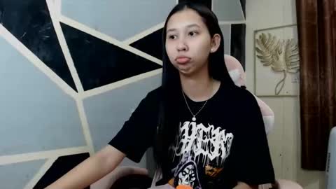 Charm online show from December 22, 2025, 4:42 am