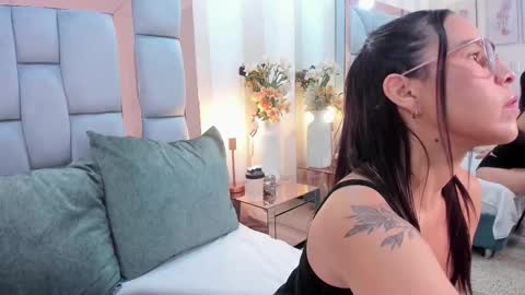 Snapshot of charolnox chatting on February 5, 2026, 12:21 pm Charol online show from February 5, 2026, 12:21 pm