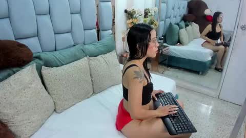 Snapshot of charolnox chatting on February 16, 2026, 12:45 pm Charol online show from February 16, 2026, 12:45 pm