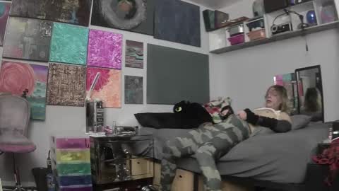 Sarah online show from April 15, 2026, 7:37 am