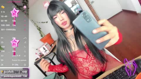 Snapshot of chaturmodels chatting on December 4, 2024, 8:07 pm Sophie online show from December 4, 2024, 8:07 pm
