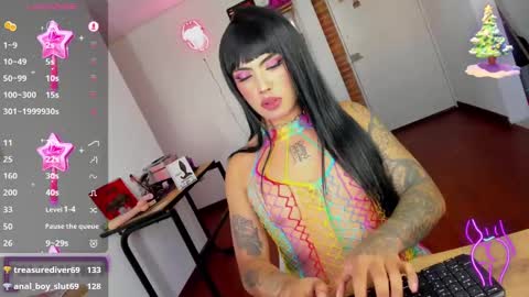Snapshot of chaturmodels chatting on December 23, 2024, 10:44 pm Sophie online show from December 23, 2024, 10:44 pm
