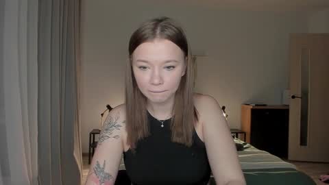 Em online show from January 1, 2025, 7:10 pm