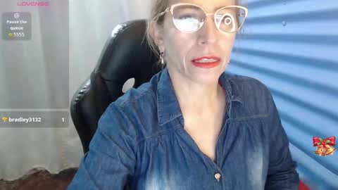 Snapshot of chayla_ruiz chatting on April 17, 2026, 3:04 pm CHAYLA VICTORIA RUIZ online show from April 17, 2026, 3:04 pm