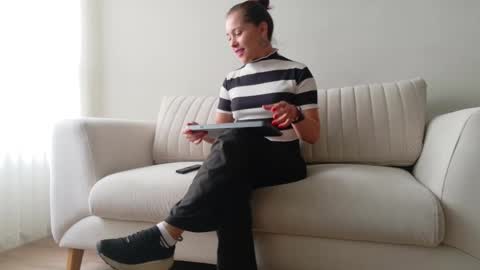 Regina Phalange online show from November 18, 2025, 8:57 pm