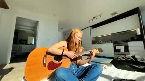 Snapshot of chellybear101 chatting on March 8, 2026, 5:28 pm chellybear101 online show from March 8, 2026, 5:28 pm