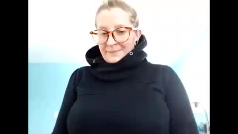 Snapshot of chelseasentra1 chatting on December 24, 2024, 5:44 pm Chelsea online show from December 24, 2024, 5:44 pm