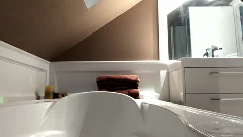 Snapshot of chenovich chatting on January 2, 2025, 1:06 am chenovich online show from January 2, 2025, 1:06 am