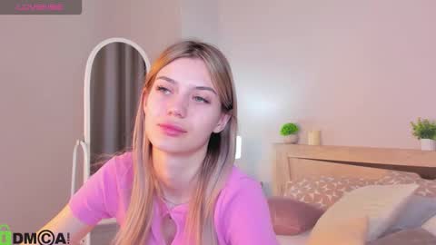 cherry_pr1ce online show from December 14, 2025, 11:53 pm