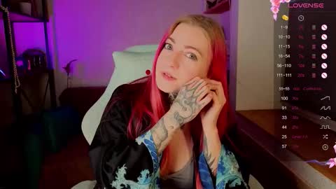 Roxy online show from November 25, 2025, 6:13 am