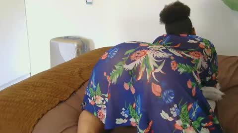 Snapshot of cherrybabexx chatting on December 13, 2024, 3:32 pm Cherrybabe online show from December 13, 2024, 3:32 pm