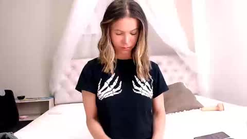 Anna online show from December 4, 2024, 9:57 pm