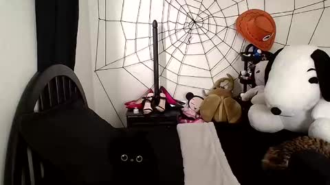 Cherry  online show from October 15, 2025, 4:40 pm