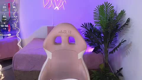 Snapshot of chiara_tay chatting on February 18, 2025, 7:10 am Chiara online show from February 18, 2025, 7:10 am