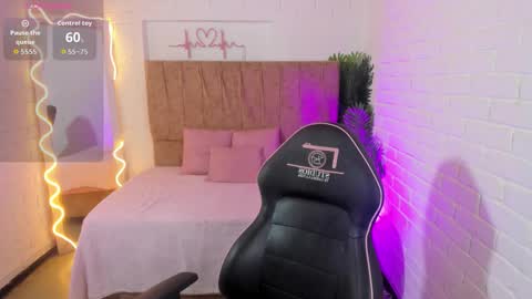 Snapshot of chiara_tay chatting on September 22, 2025, 7:05 pm Chiara online show from September 22, 2025, 7:05 pm