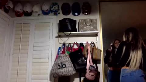 chicagobabe312 online show from November 27, 2025, 3:30 am