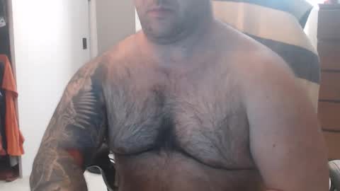 Snapshot of chicagoguy86 chatting on May 6, 2026, 3:35 am Chicagoguy86 aka Benny Cooper online show from May 6, 2026, 3:35 am