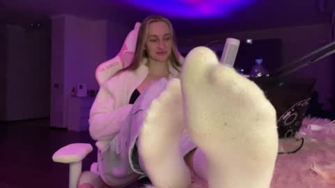 Snapshot of chillgoddess chatting on February 28, 2025, 3:15 pm Goddess Vika - owner of all ur money online show from February 28, 2025, 3:15 pm