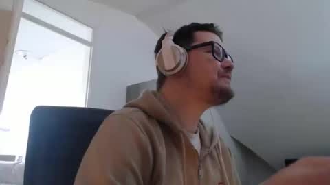 chillzonecam online show from October 27, 2025, 11:58 am