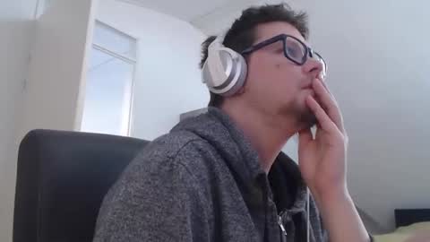 chillzonecam online show from April 24, 2026, 5:04 pm