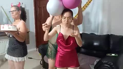 chiquitahot69 online show from November 10, 2025, 11:48 pm