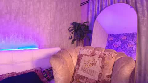 Snapshot of chloe_bronze chatting on June 15, 2026, 8:22 pm Chloe online show from June 15, 2026, 8:22 pm