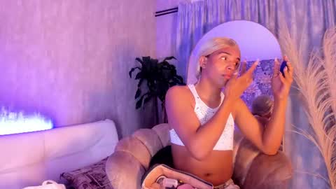 Snapshot of chloe_bronze chatting on June 18, 2026, 10:03 pm Chloe online show from June 18, 2026, 10:03 pm
