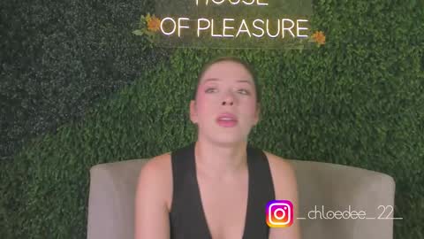 Chloe online show from September 15, 2025, 11:54 am