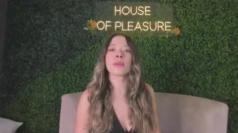 Chloe online show from October 14, 2025, 12:06 pm