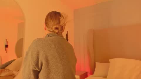 Chloe online show from March 16, 2026, 12:31 pm