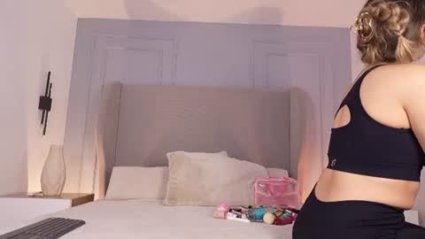 Snapshot of chloe_dee_ chatting on July 4, 2026, 1:06 pm Chloe online show from July 4, 2026, 1:06 pm