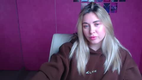 Snapshot of chloe_diva chatting on November 25, 2025, 12:16 pm Chloe online show from November 25, 2025, 12:16 pm