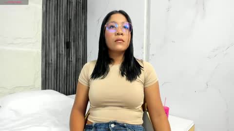 Snapshot of chloe_dreams4u chatting on May 20, 2026, 11:27 am CHLOE online show from May 20, 2026, 11:27 am