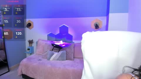 Chloe online show from September 13, 2025, 3:01 pm