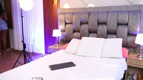 Chloe online show from April 16, 2026, 12:39 pm