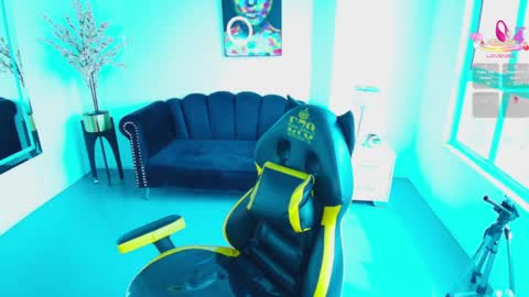 Chloe  online show from April 10, 2026, 7:29 pm