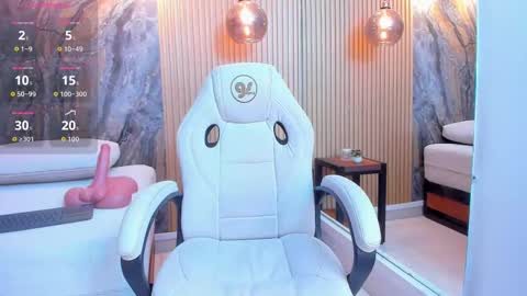  CHLOE  online show from September 24, 2025, 7:39 pm