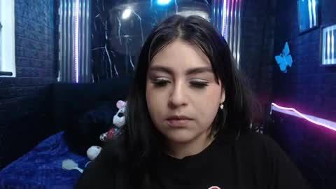 chloe_smith5 online show from June 11, 2026, 1:42 pm