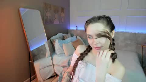 Chloe online show from May 16, 2026, 2:27 pm