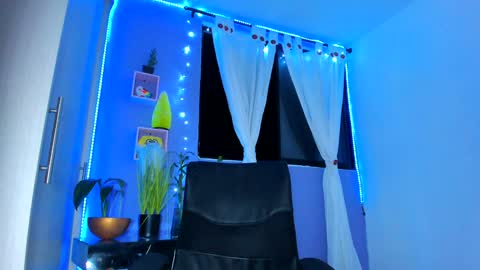 Chloe Miller  online show from December 28, 2024, 5:33 am