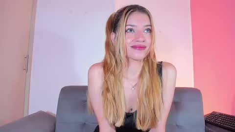 Chloe Miller  online show from September 24, 2025, 10:57 pm