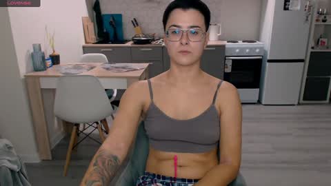 Snapshot of chloe_x_ chatting on December 15, 2024, 8:47 pm Eva and Sandra online show from December 15, 2024, 8:47 pm