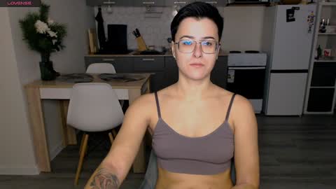 Snapshot of chloe_x_ chatting on December 19, 2024, 11:07 am Eva and Sandra online show from December 19, 2024, 11:07 am