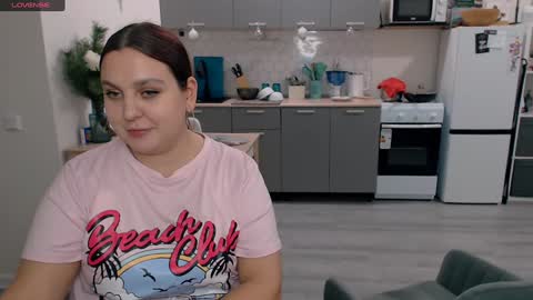 Snapshot of chloe_x_ chatting on December 19, 2024, 5:50 pm Eva and Sandra online show from December 19, 2024, 5:50 pm