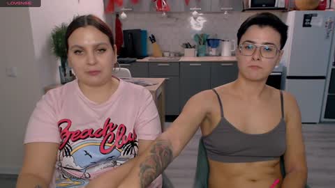 Snapshot of chloe_x_ chatting on December 20, 2024, 10:00 pm Eva and Sandra online show from December 20, 2024, 10:00 pm