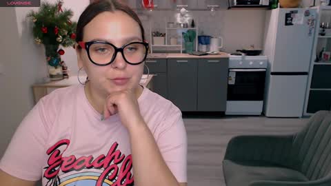 Snapshot of chloe_x_ chatting on December 24, 2024, 3:47 pm Eva and Sandra online show from December 24, 2024, 3:47 pm