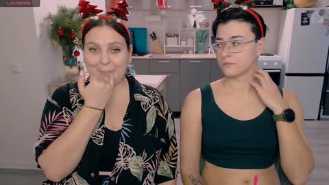 Snapshot of chloe_x_ chatting on January 2, 2025, 12:34 am Eva and Sandra online show from January 2, 2025, 12:34 am