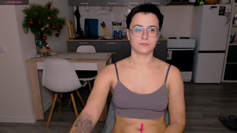 Snapshot of chloe_x_ chatting on January 8, 2025, 4:54 pm Eva and Sandra online show from January 8, 2025, 4:54 pm