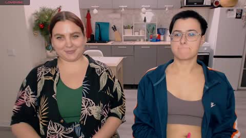 Snapshot of chloe_x_ chatting on January 8, 2025, 10:58 pm Eva and Sandra online show from January 8, 2025, 10:58 pm