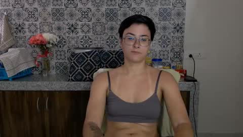 Snapshot of chloe_x_ chatting on February 17, 2025, 5:14 am Eva and Sandra online show from February 17, 2025, 5:14 am